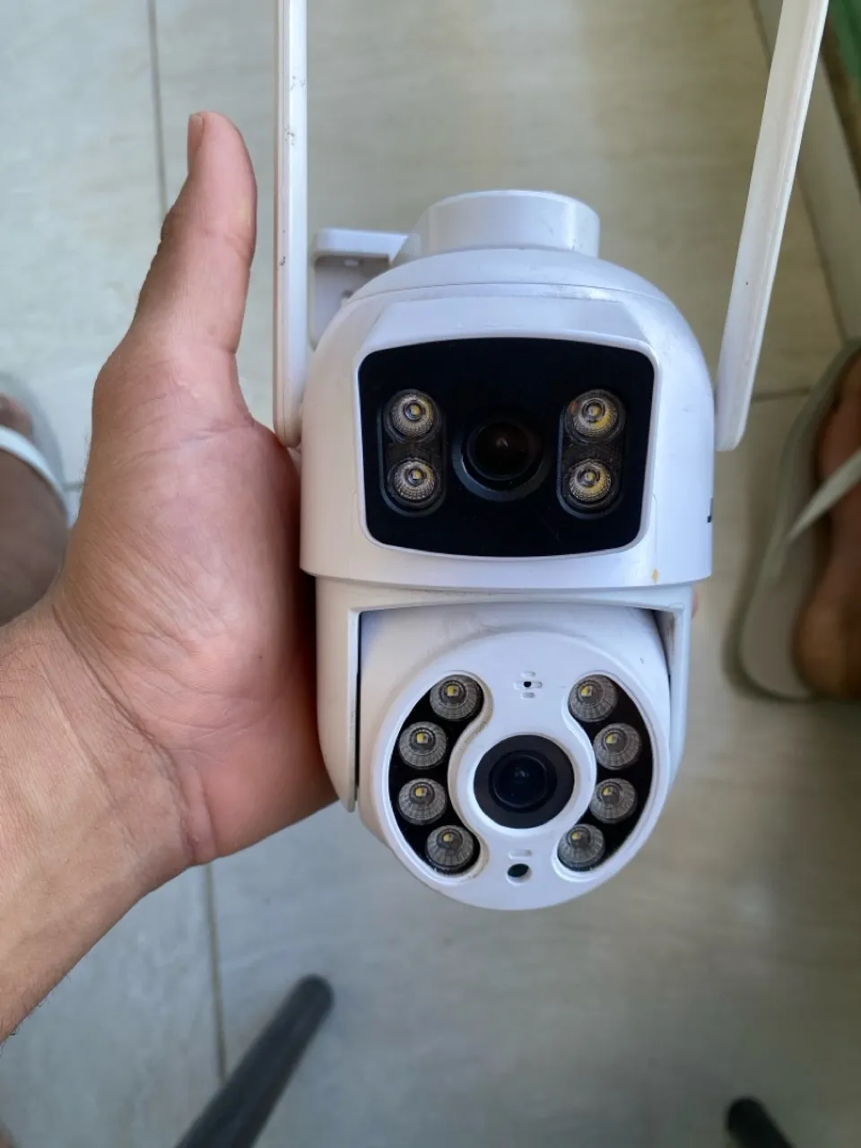 Câmera de Segurança Externa com Wi-Fi e Visão Noturna