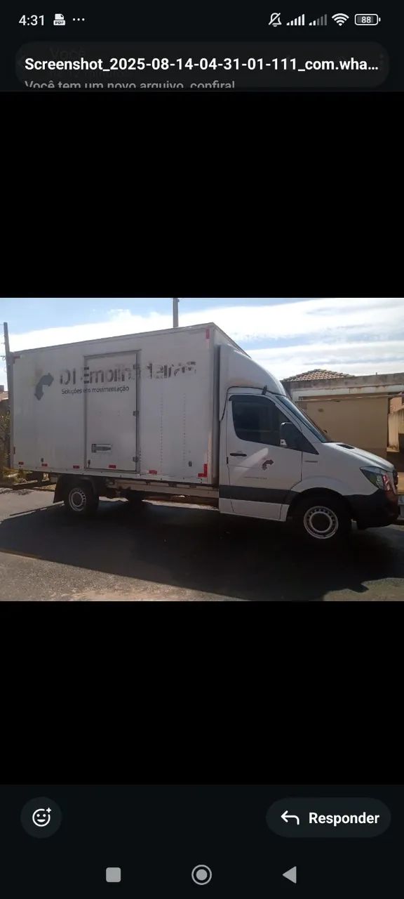 Mercedes 313 com baú 