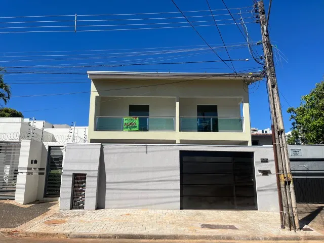 ALUGA-SE SOBRADO NA 106 NORTE - LOCALIZAÇÃO PRIVILEGIADA!