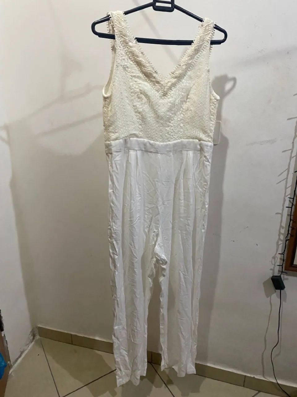 Macacão Branco com bege