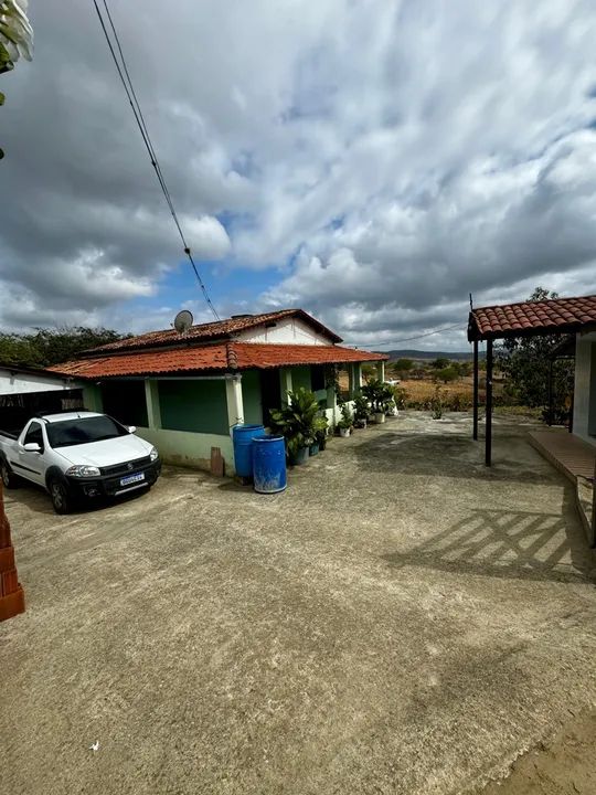 Sítio com casa em área tranquila