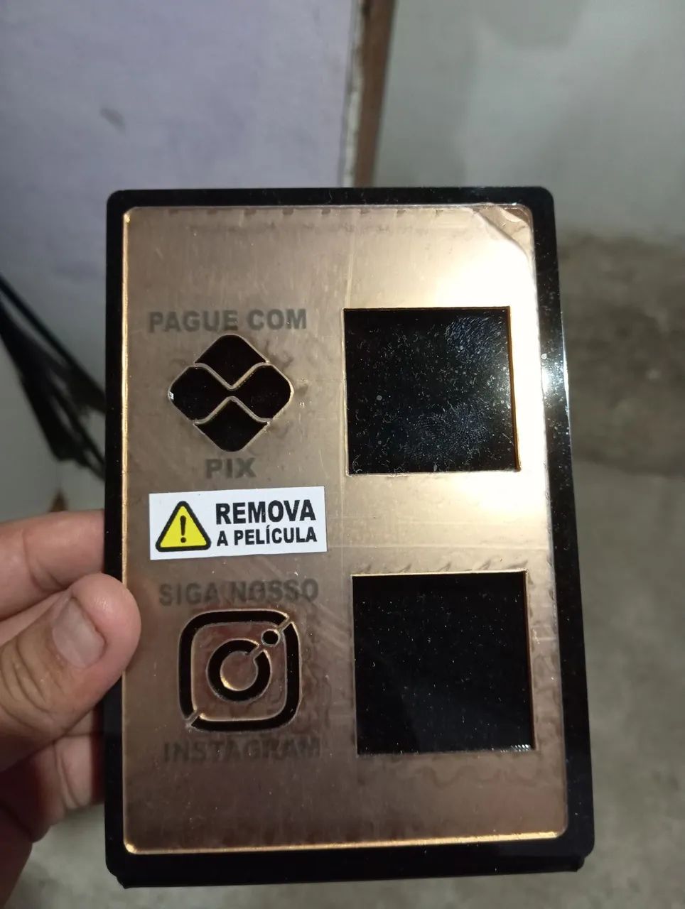 Busto e Placa QR Code