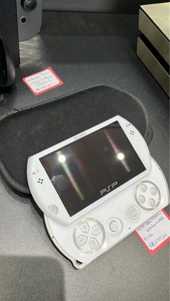 PSP Go Pearl White + 2GB