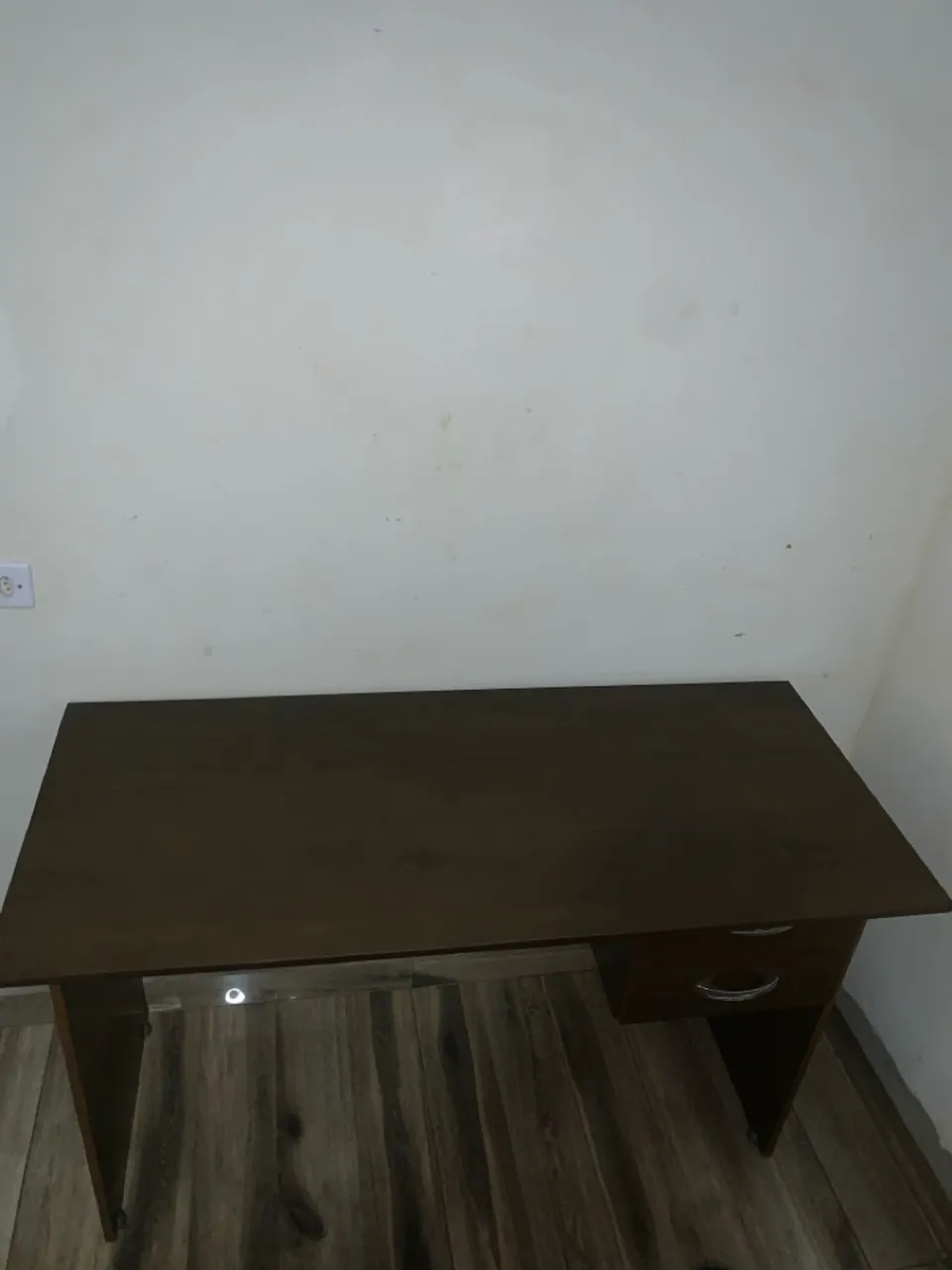 Mesa de Escritório e cadeira