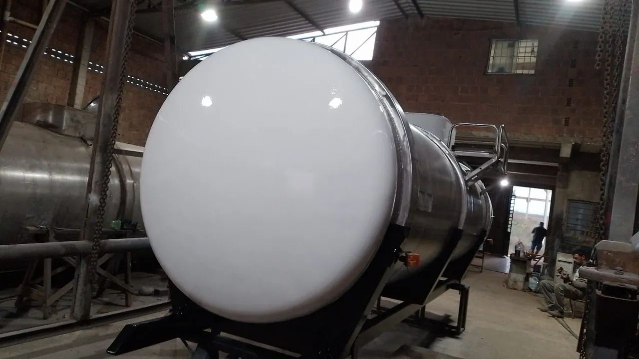 Tanque pipa inox de  10 mil litros água potável  pra caminhão  toco  - Foto 2