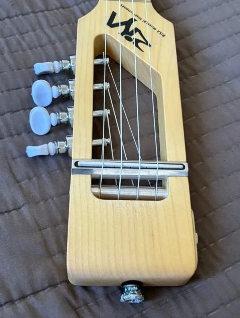 Ukulele Risa Stick Soprano Elétrico + Bag original - Importado - Foto 2