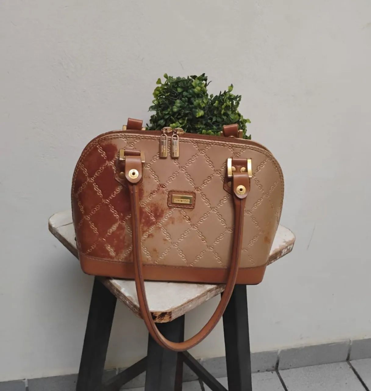 Bolsa de couro semi nova (Mônica Sanches)