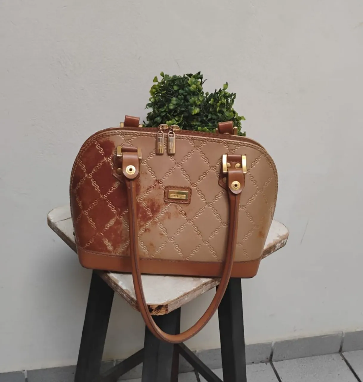 Bolsa de couro semi nova (Mônica Sanches)