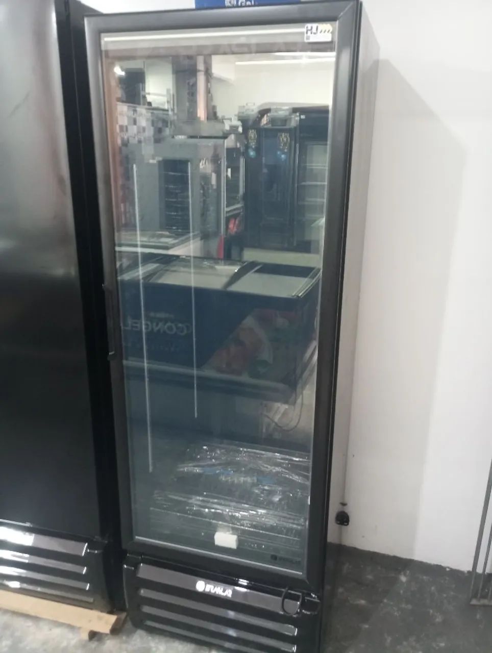 NZ. Cervejeira 500 litros com desembaçador no vidro Braslar 