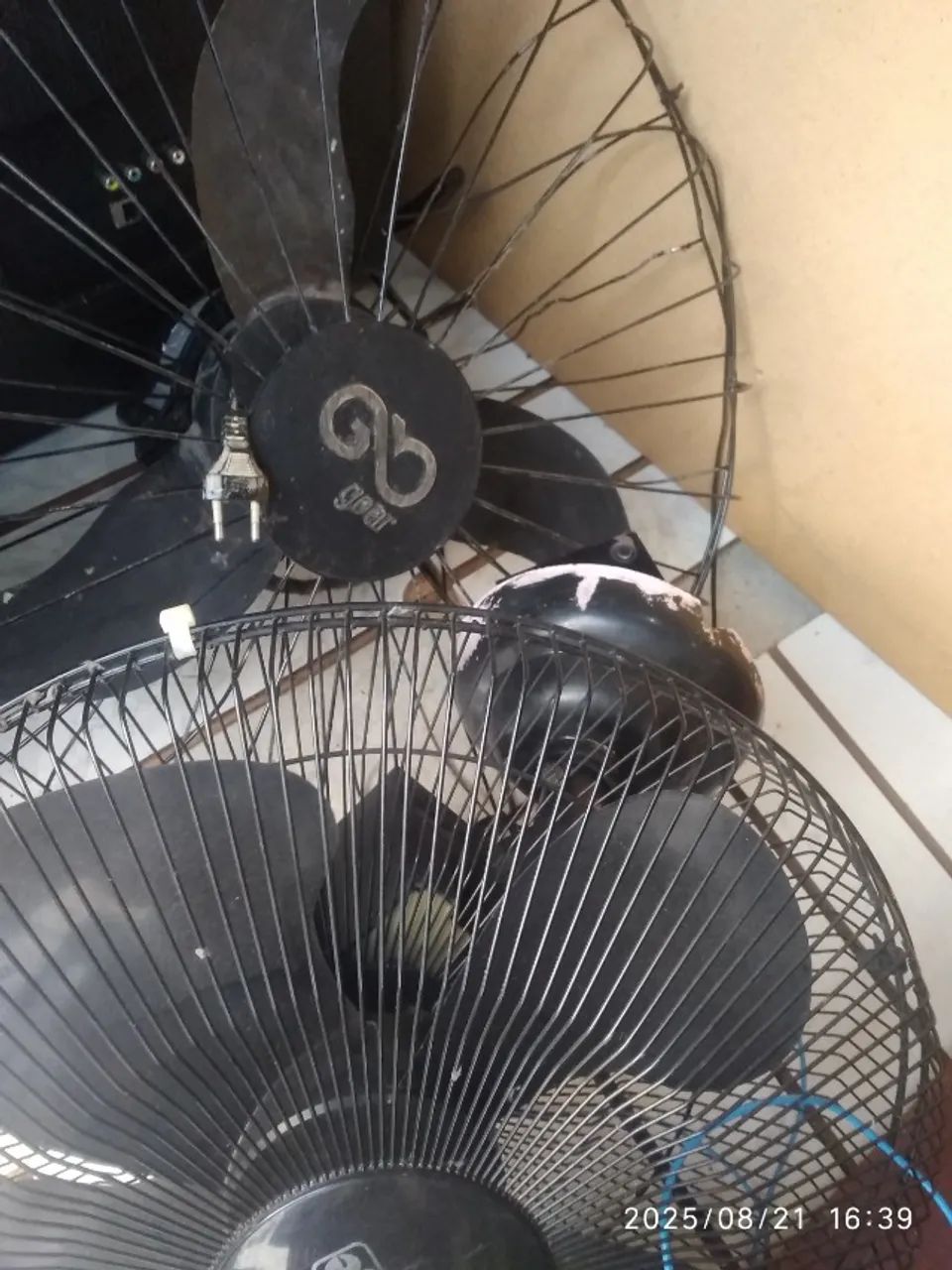 vendo ou troco 4 ventiladores parede - Foto 3