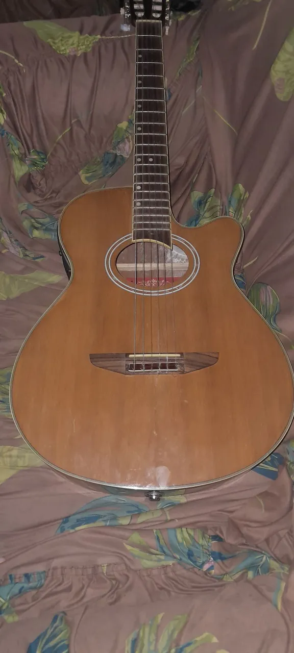 Violão em perfeito estado