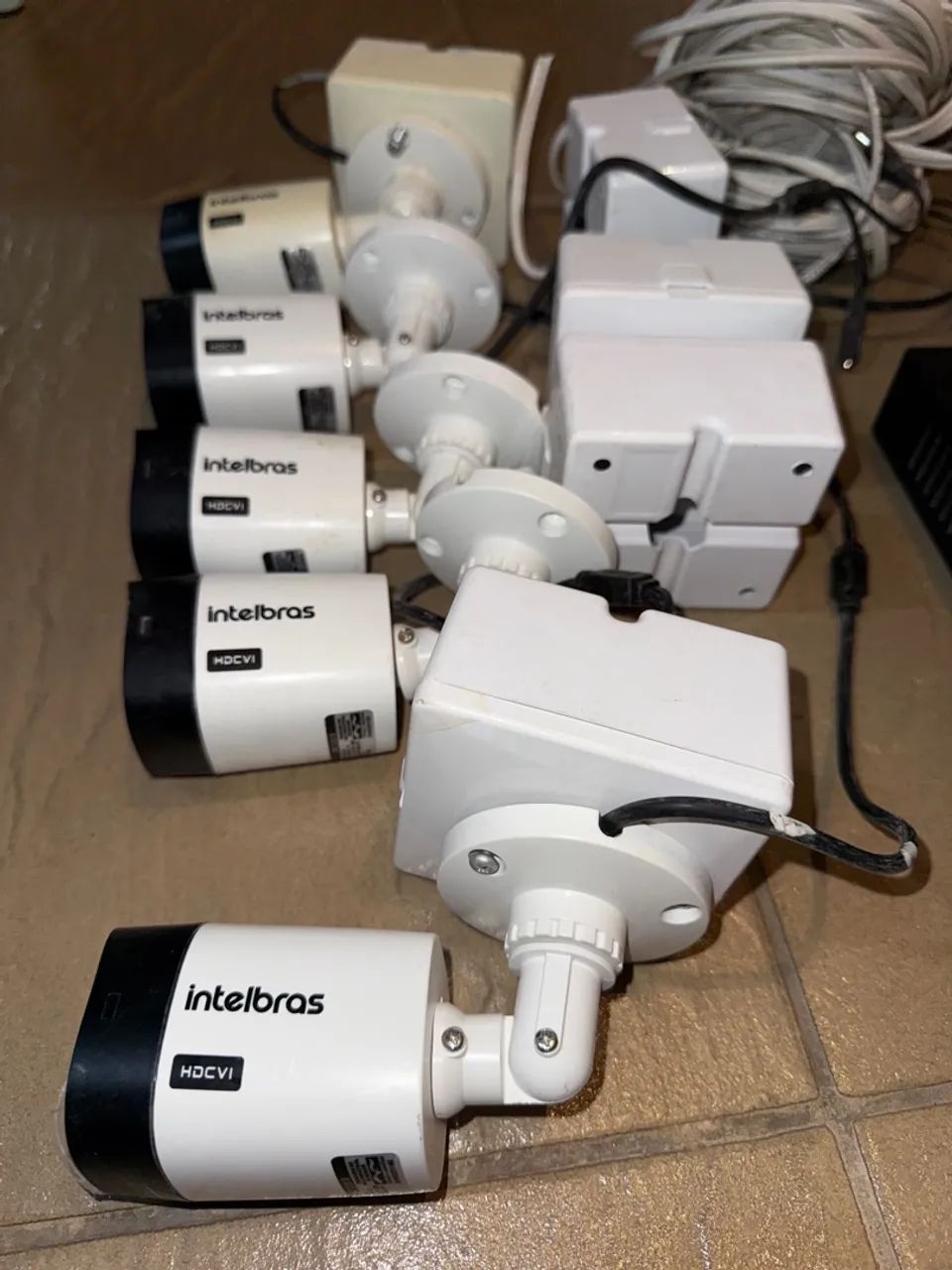 Gravador dvr intelbras 8 canais wkuj12028403x 1107 1tb com 5 câmeras e cabos - Foto 4