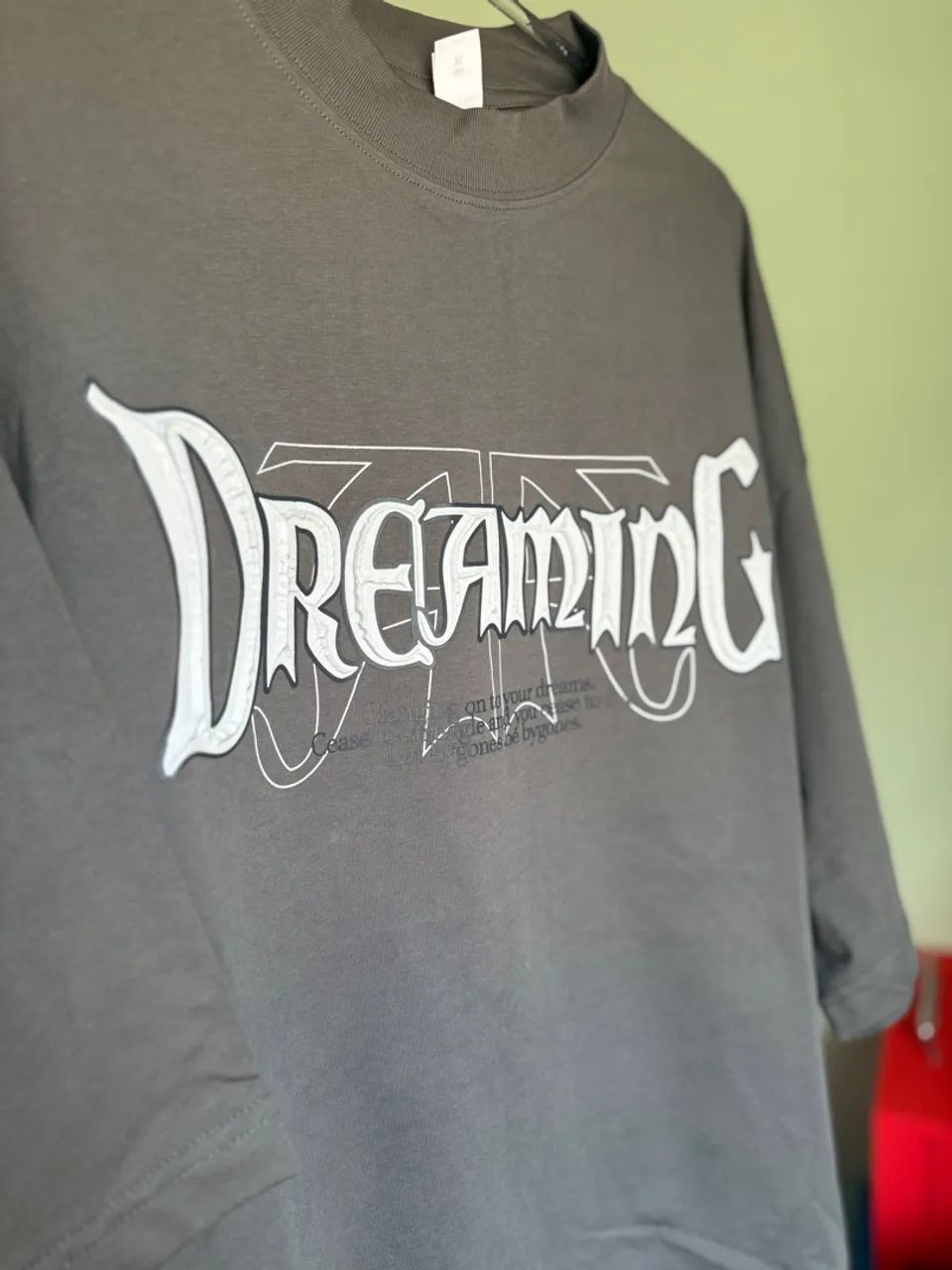 Camiseta Oversized Cinza Estampa com alto relevo  - Foto 2