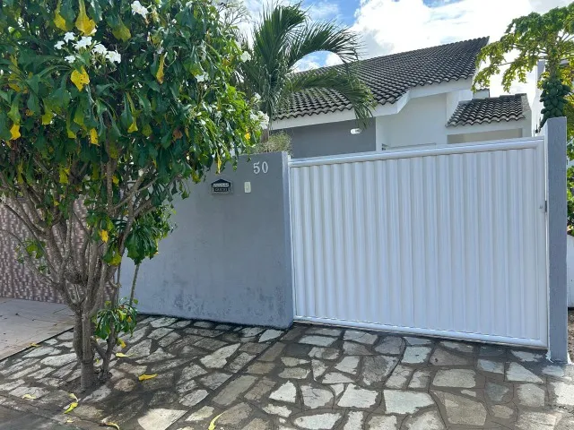 Vendo linda casa de 02 quartos, sendo 01 suíte, no bairro Gramame