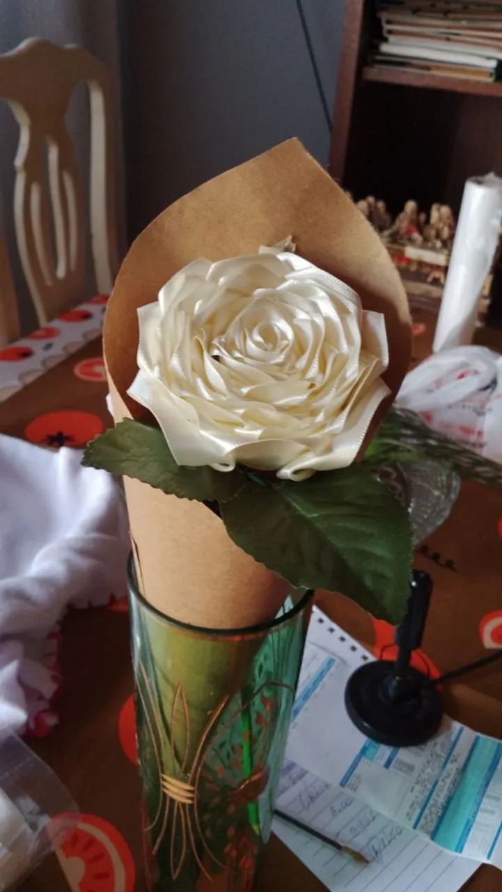 Rosa de fita de seda para decoração