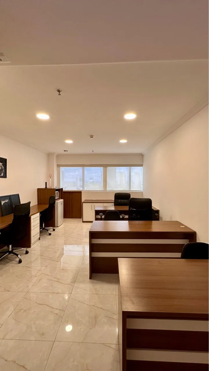 Sala Comercial no Adrianópolis com 32 m² em frente ao Fórum Henoch Reis para locação