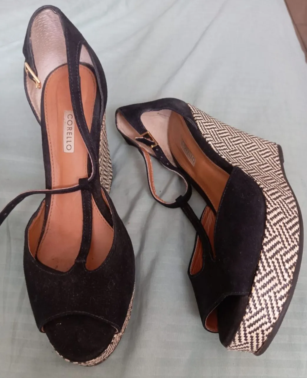 Sandália Corello Wedge Preta e Bege