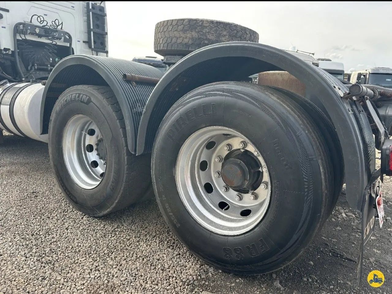 VOLVO FH-440 6X2<br>2009/2009<br>TETO BAIXO<br>MANUAL - Foto 5