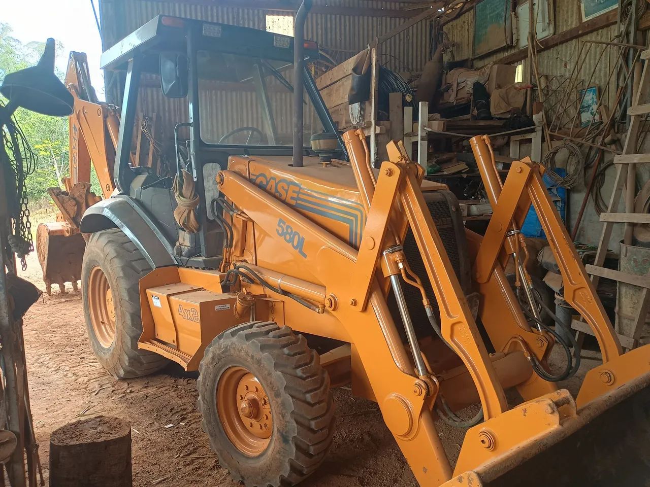 Retroescavadeira Case 580L - Máquina Potente e Confiável