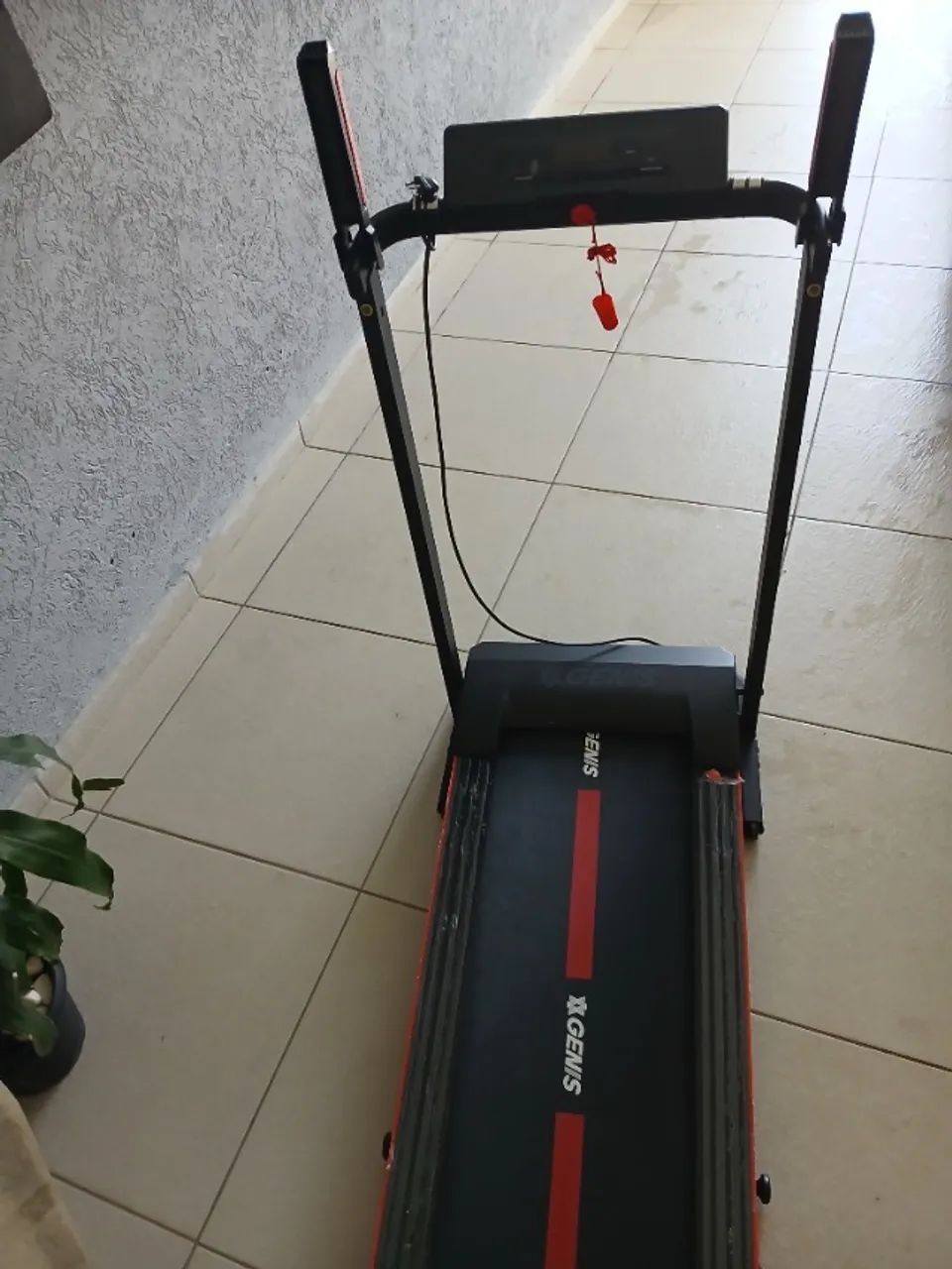 Esteira ergométrica dobrável- GENIS GT 500 - Polishop - Bivolt  - Foto 4