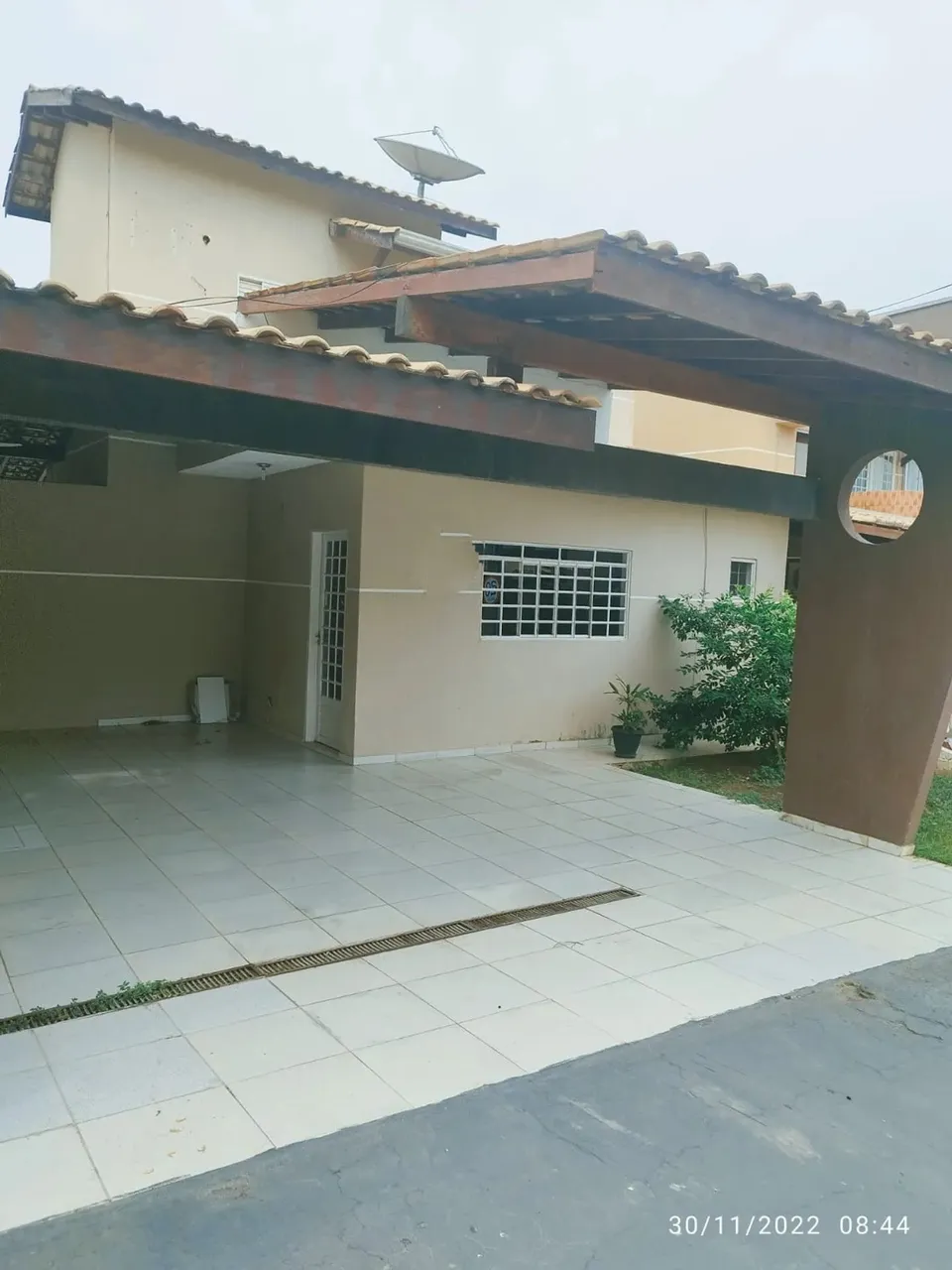Casa em condomínio com 3 suítes e armários planejados