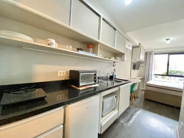 Studio mobiliado para locação no Centro de Curitiba com 17m²