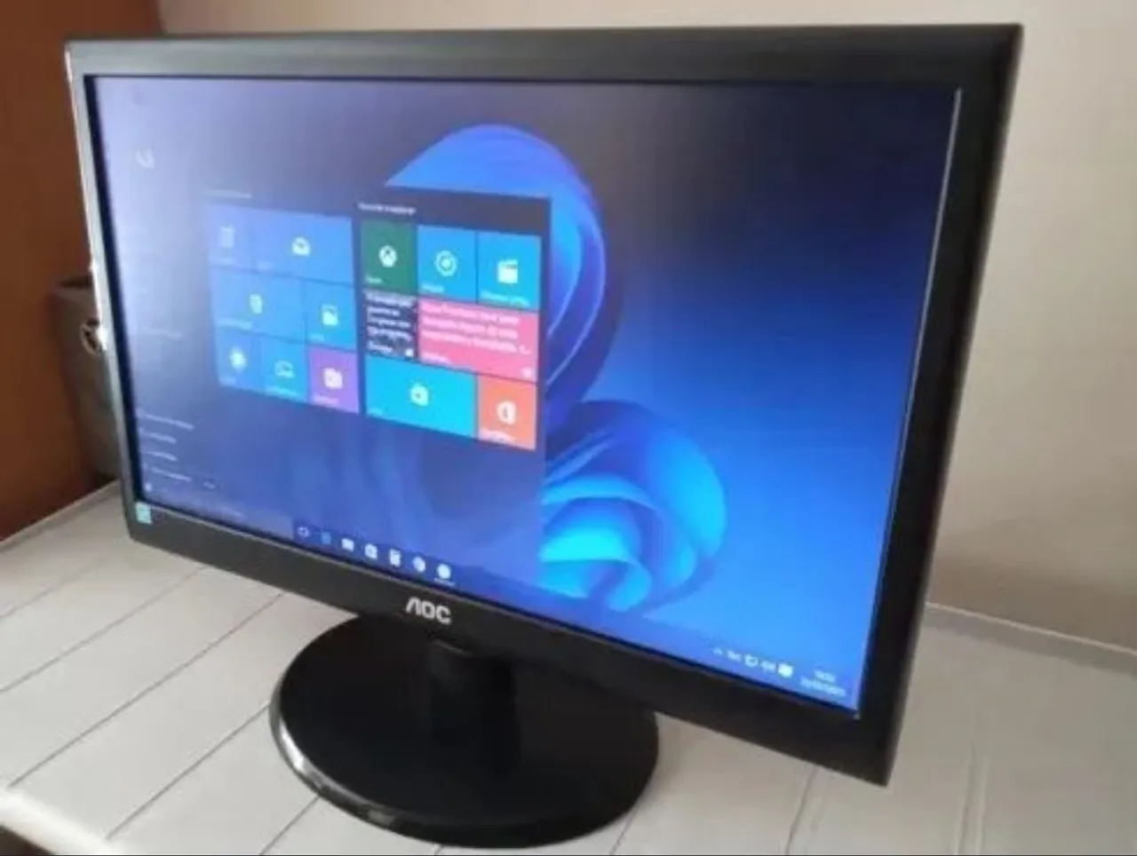 Monitor AOC - 19 polegadas E905Sw VGA