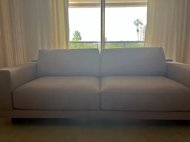 Sofá cama de alta qualidade em excelente estado. Pouquíssimo uso