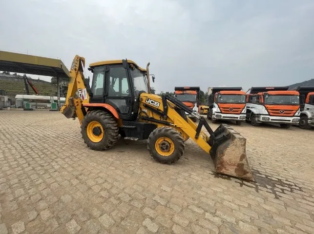 Retroescavadeira JCB 3cx
