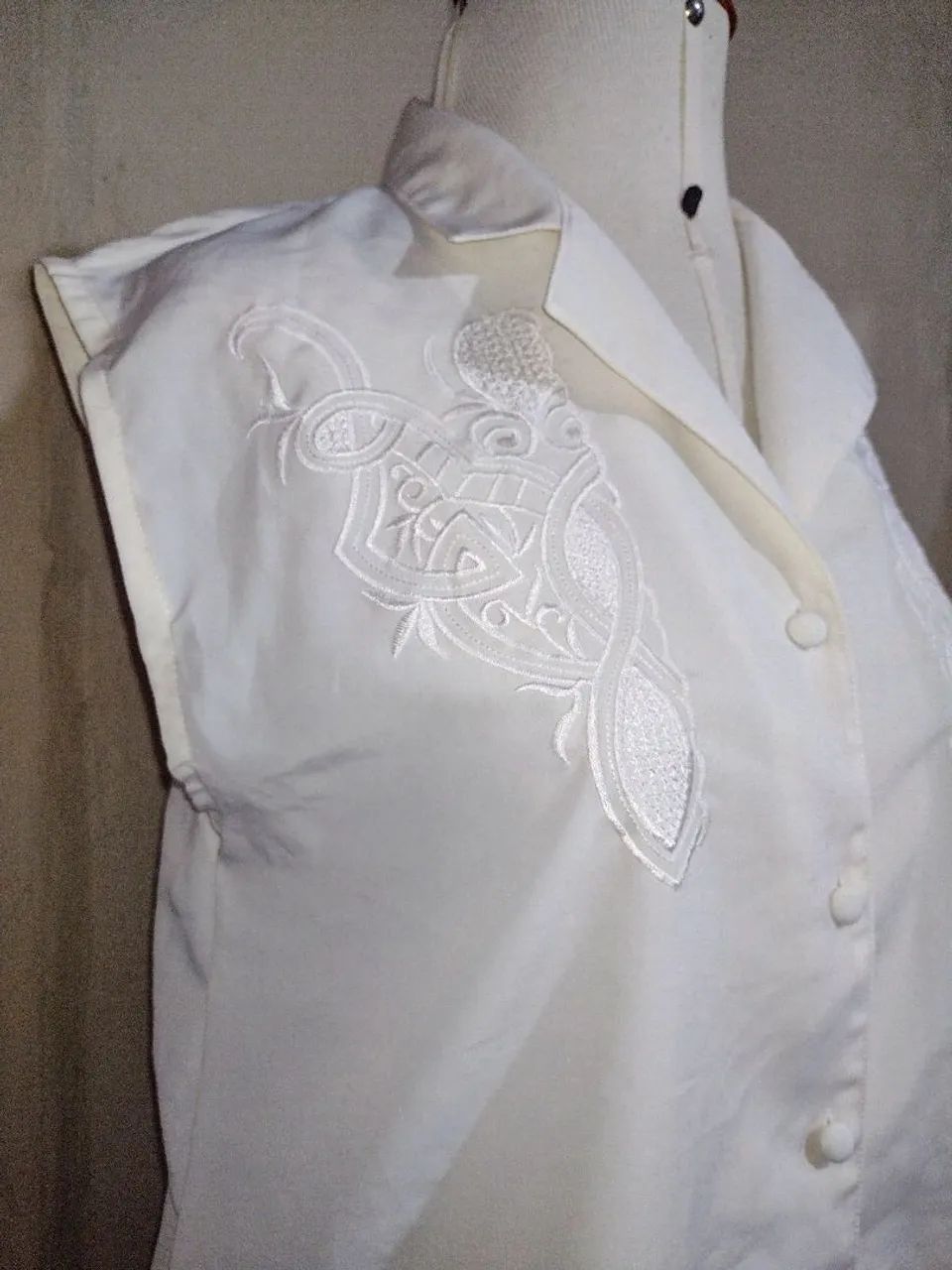 Blusa branca bordada - Foto 4