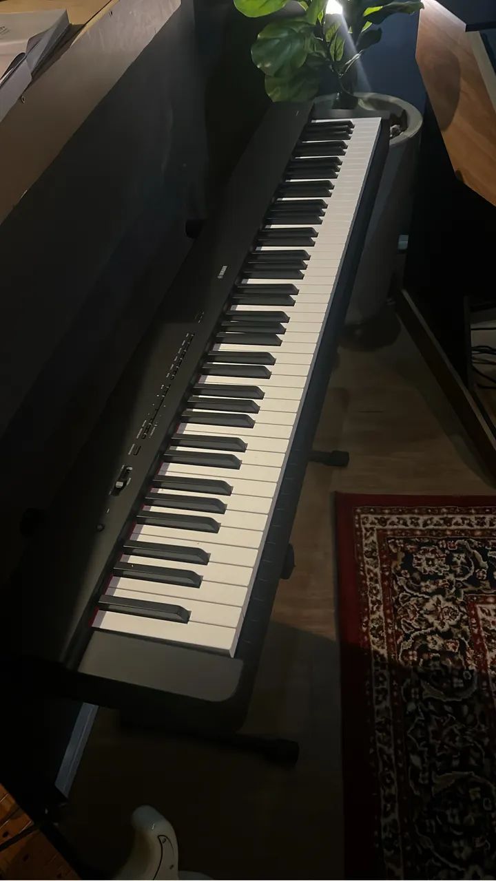 Piano digital Yamaha p225