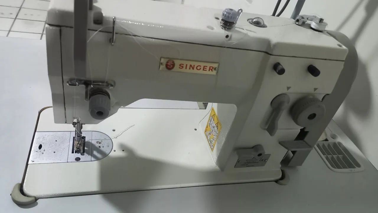 Linda máquina de costura  - Foto 4