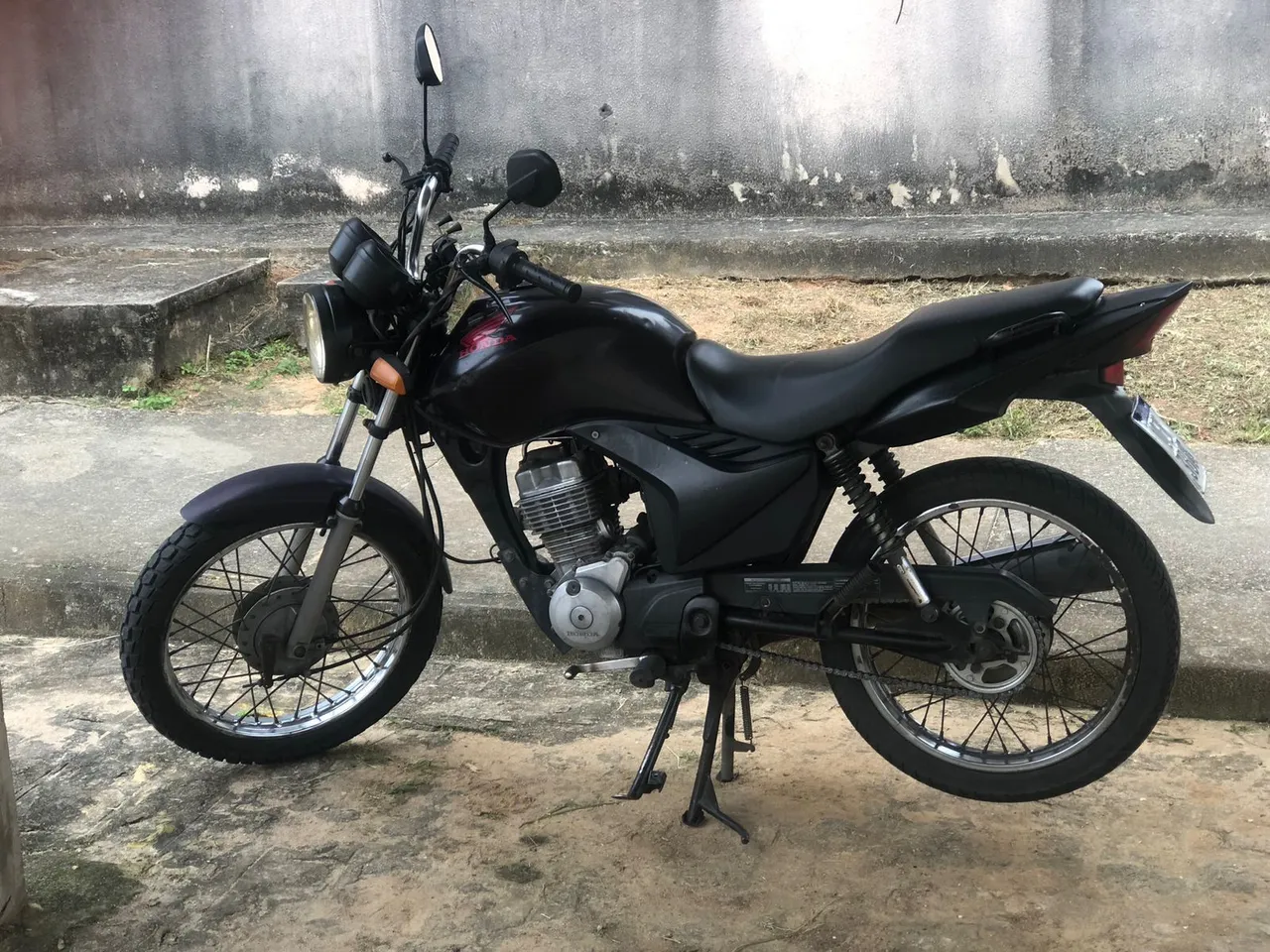 Moto aluga-se