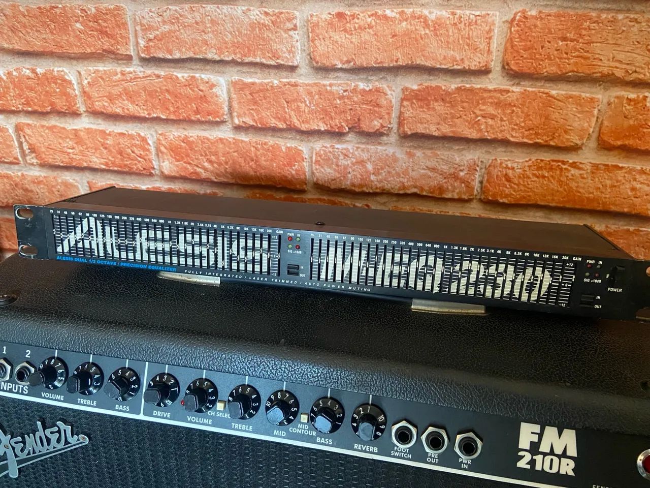 Equalizador Gráfico Alesis Dual 1/3 Octave Precision Equalizer