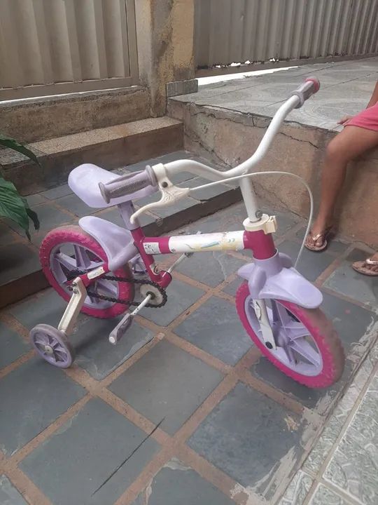 Bicicleta Infantil Pequena - Foto 2