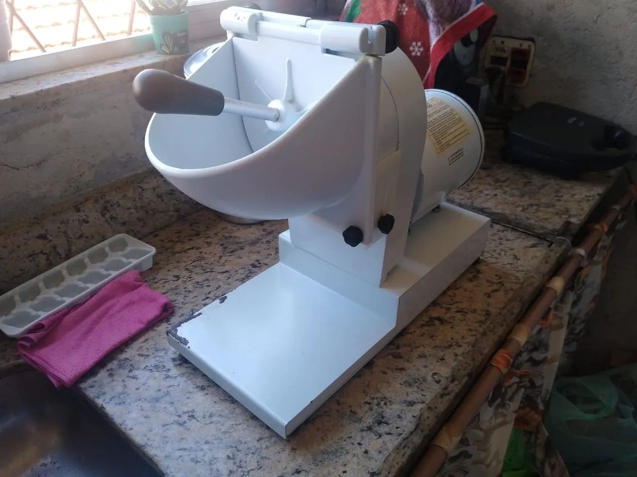 Ralador de côco e queijo, elétrico, industrial, ( 110v ) usado, da marca ARBEL RLD 150 - Foto 2