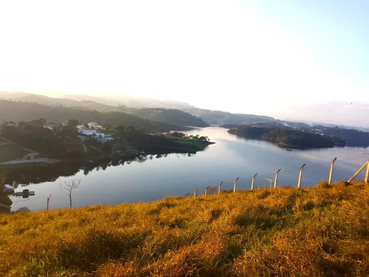 Terreno à venda com excelente vista para represa de Igaratá