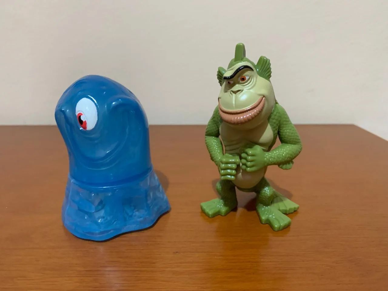 Coleção Mc Donalds monstros vs alienígenas 