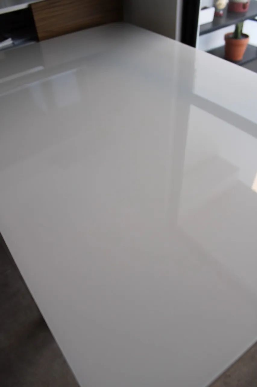 Mesa moderna com design elegante - Foto 4
