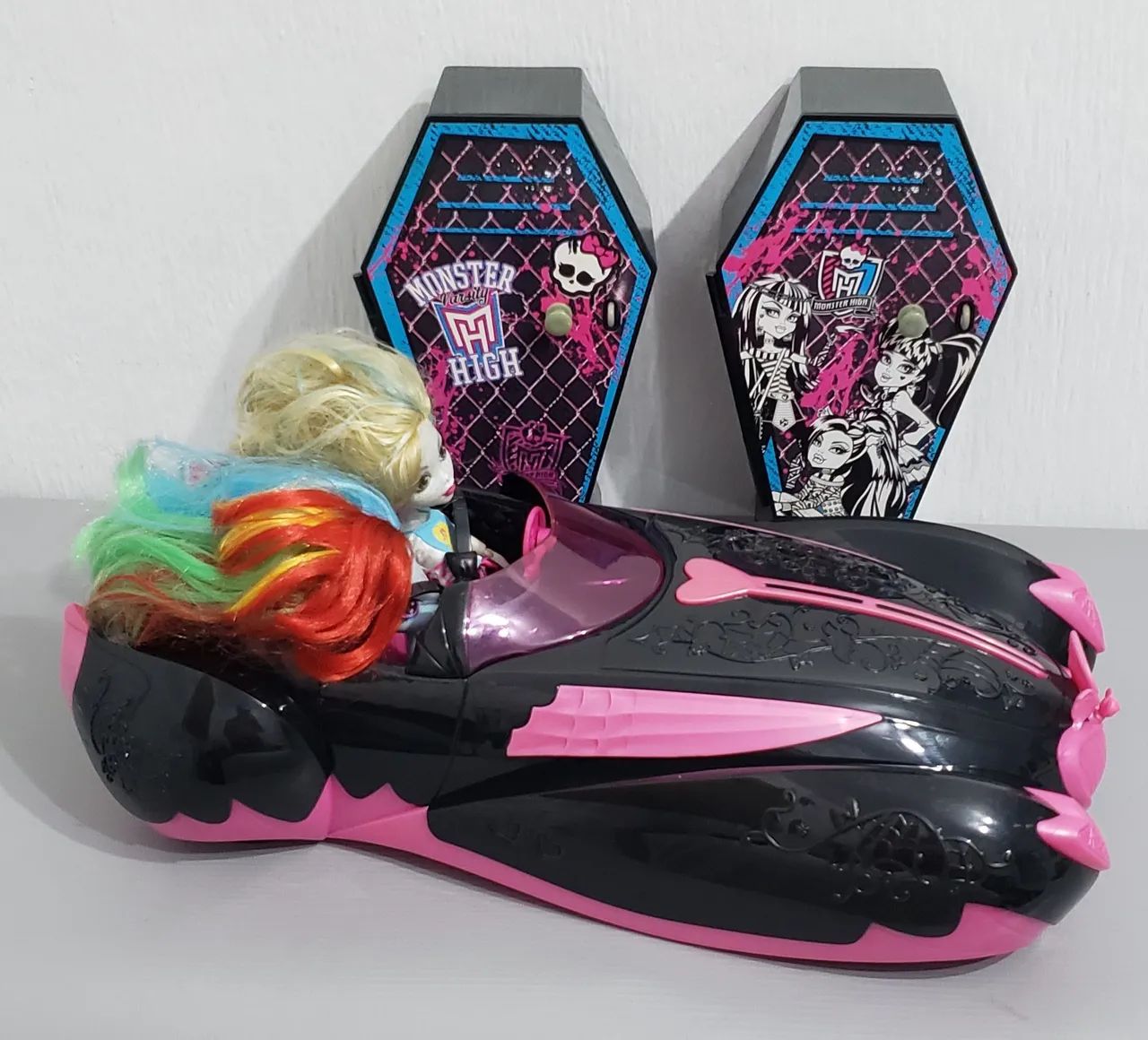 Carro Monster High armario e 2 Bonecas falta 1 mao ler descrição  - Foto 3