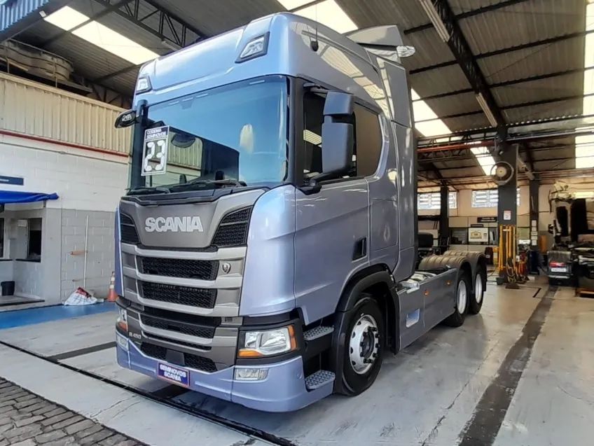 SCANIA R450 A6X2 2022/2023 - PACOTE ADAS PNEUS NOVOS IMPORTADOS SAIA LATERAL E DEFLETORES,