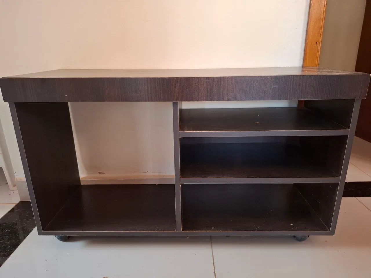 Rack para quarto com rodízio 