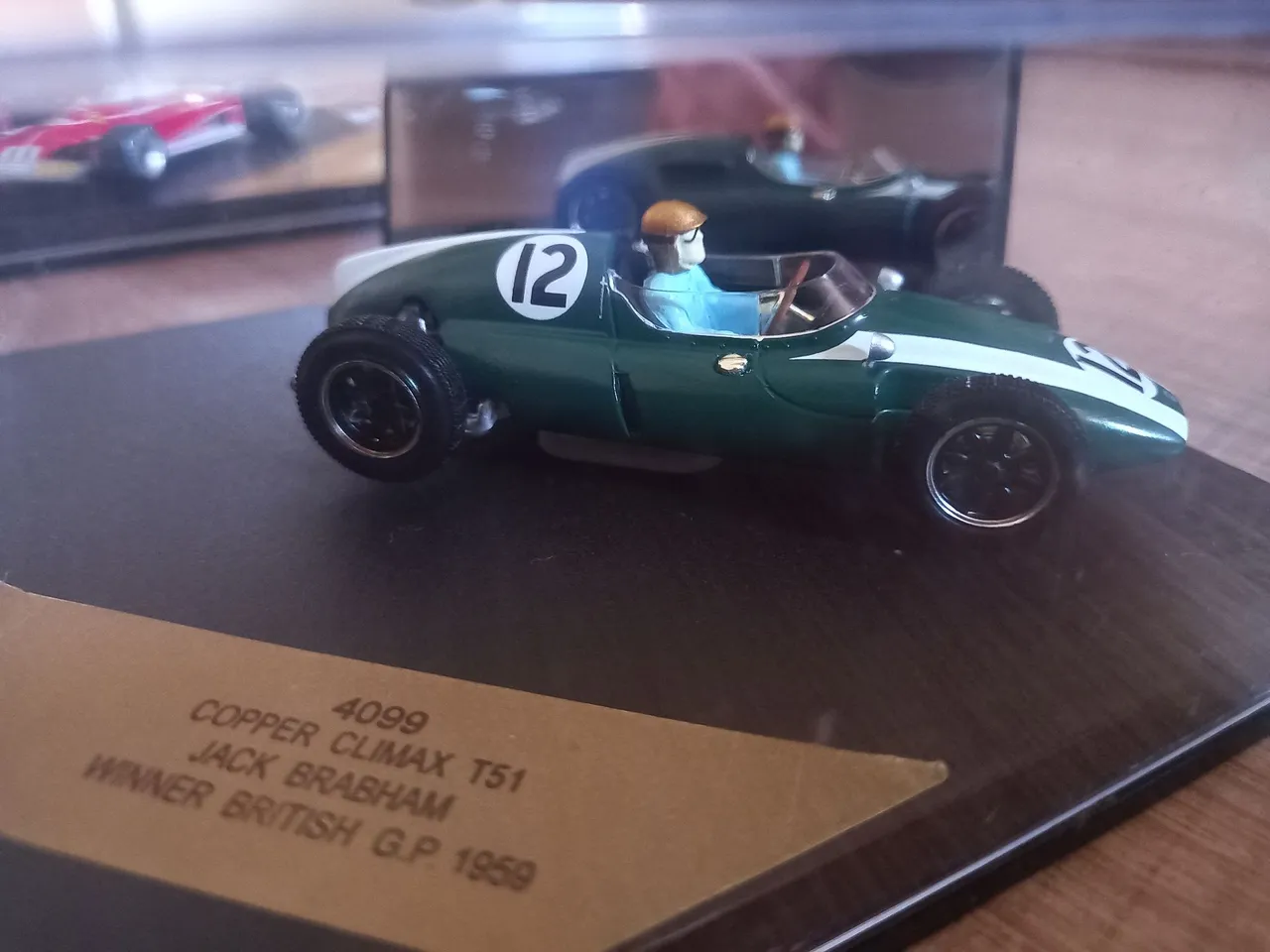 Miniatura 1:64 Sauber Mercedes C9 #63 campeã de Le mans 1989 ultra