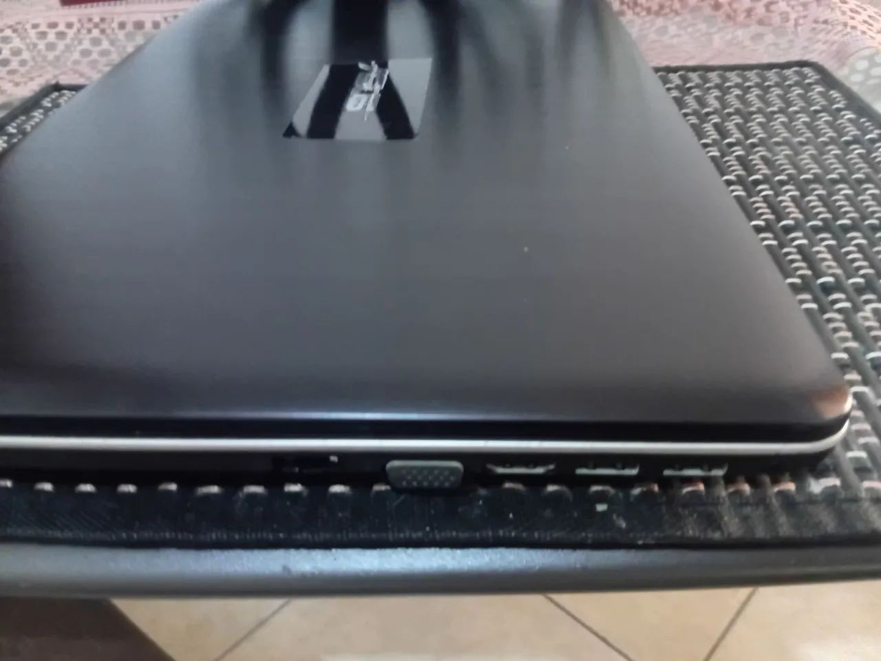 Notebook  ASUS  4 RAM. SSD480 Processador  Intel  com 2 entrada USB e 1 hdmi com drive CD. - Foto 2
