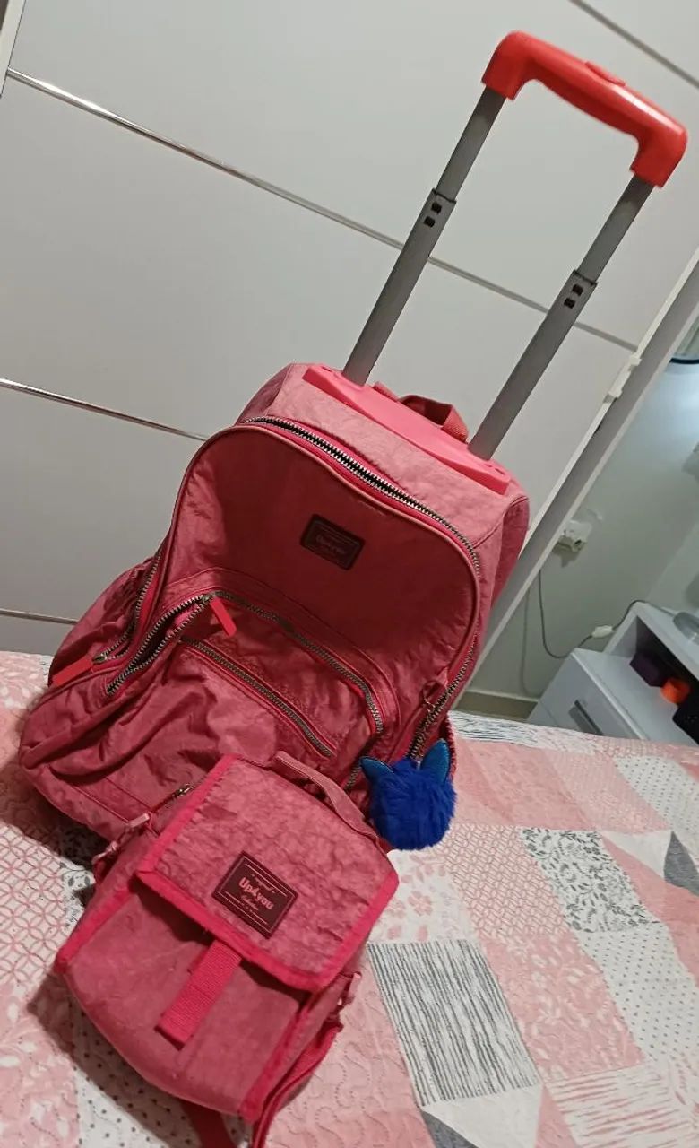 Bolsa,mochila de carrinho e lancheira,em ótimo estado, com várias divisórias 