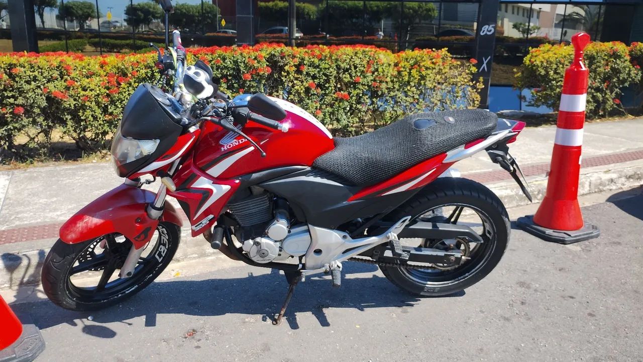 CBR 300R Ano 2011 - Foto 4