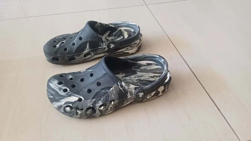 Sandália Crocs Classic Marbled Clog - Foto 4