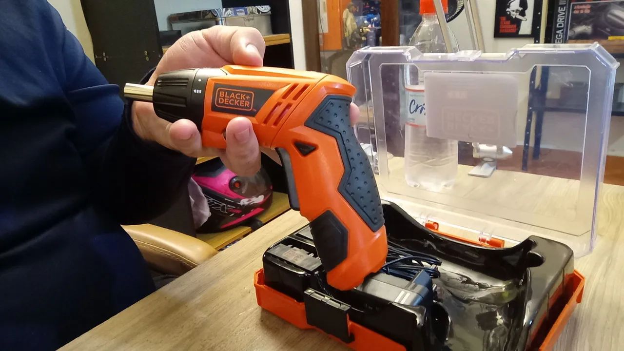 Mini Parafusadeira Black+Decker - Foto 2