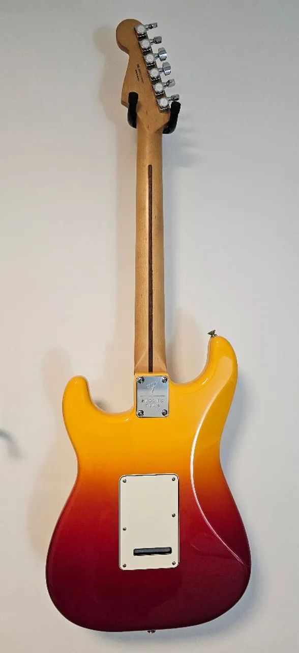 Guitarra Fender Stratocaster Player Plus  - Foto 3