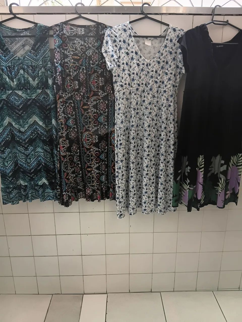 Vestidos: lote com 10 tamanhos e modelos variados 